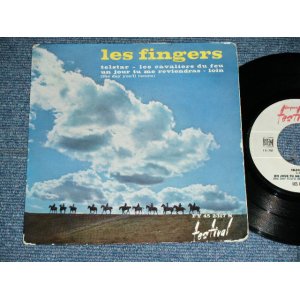 画像: LES FINGERS -  TELSTAR ( Ex+,Ex/Ex++ )  / 1960's FRANCE FRENCH ORIGINAL Used 7" EP  With Picture Sleeve