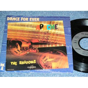 画像: The SHADOWS - APACHE ( MINT-/Ex+++  ) / 1982 FRANCE FRENCH REISSUE Used 7" Single With PICTURE SLEEVE 