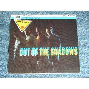 画像: The SHADOWS - OUT OF THE SHADOWS  ( MONO & STEREO 2 in 1 )   / 1999 UK ENGLAND ORIGINAL BRAND NEW Digi-Pack CD 