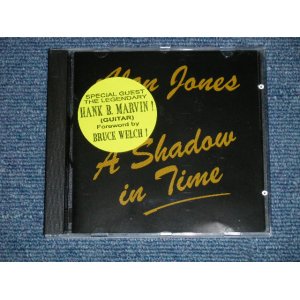 画像: ALAN JONES ( of THE SHADOWS ) with HANK MARVIN  - A SHADOW IN TIME  ( NEW )  / 1995 UK ENGLAND ORIGINAL "BRAND NEW"  CD 