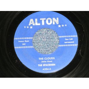 画像: THE SPACEMEN(BLUESY INST) - THE CLOUDS : THE LONELY JET PILOT  ( Ex-/Ex-)  / 1959 US AMERICA ORIGNAL Used 7" 45 Single