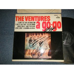 画像: THE VENTURES - A GO-GO (MINT-/MINT) / 1965 UK ENGLAND ORIGINAL "With AUTO GRAPHED / SIGNED 直筆サイン入り" STEREO Used LP 