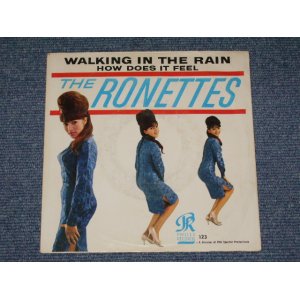 画像: THE RONETTES - WALKING IN THE RAIN ( Ex++/Ex+++) /  1964 US ORIGINAL White Label Promo  7" SINGLEB With PICTURE SLEEVE