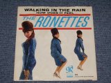 画像: THE RONETTES - WALKING IN THE RAIN ( VG+++/Ex+) /  1964 US ORIGINAL   7" SINGLE  With PICTURE SLEEVE