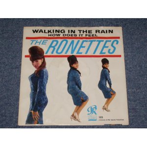 画像: THE RONETTES - WALKING IN THE RAIN ( VG+++/Ex+) /  1964 US ORIGINAL   7" SINGLE  With PICTURE SLEEVE