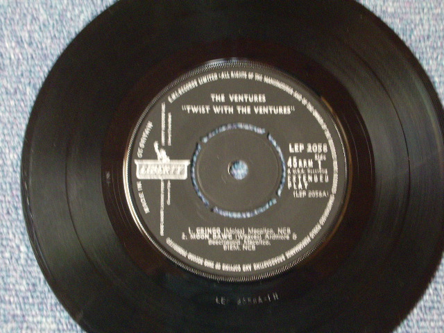 画像: THE VENTURES - TWIST WITH THE VENTURES / 1962 UK Original 7" EP With PICTURE SLEEVE 