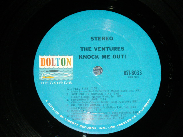 画像: THE VENTURES - KNOCK ME OUT (  US AMERICA ORIGINAL "BLUE with BLACK Print  Label :Without or NONE "TOMORROW'S LOVE" Version :  Matrix Number BST-8033-2  SIDE-1 1A/  BST-8033  SIDE-2-1A   : Ex+,Ex+/Ex++ ) / 1965 US ORIGINAL "BLUE with BLACK BLACK Print Label" STEREO Used  LP 