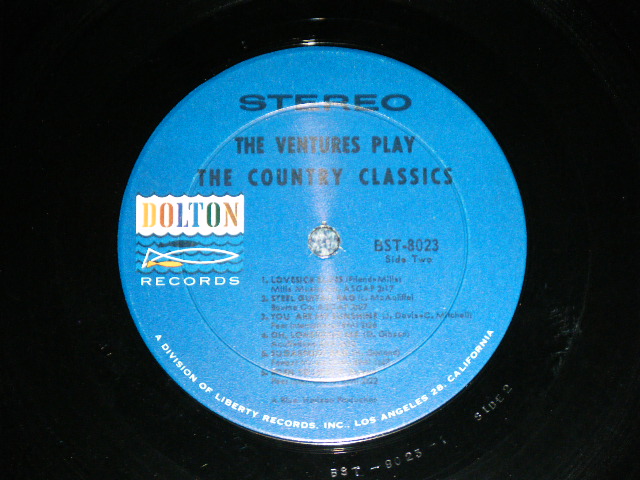 画像: THE VENTURES - Play COUNTRY CLASSICS ( First Cover Design : Matrix # A:BST 8023-1 SIDE 1 /B) BST 8023-1 SIDE 2  ; Ex,Ex-/Ex++ Looks:Ex ) / 1963 US AMERICA ORIGINAL "DARK BLUE With BLACK PRINT Lavel" STEREO Used LP 