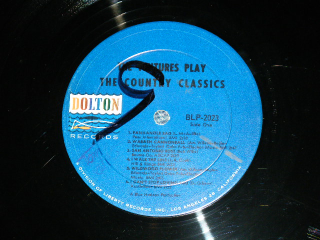 画像: THE VENTURES - Play COUNTRY CLASSICS ( First Cover Design : Matrix # A:BLP-2023-2-SIDE-1 1A/B) BLP-2023-2-SIDE-2   ; Ex/Ex++ ) / 1963 US AMERICA ORIGINAL "DARK BLUE With BLACK PRINT Lavel" MONO Used LP 