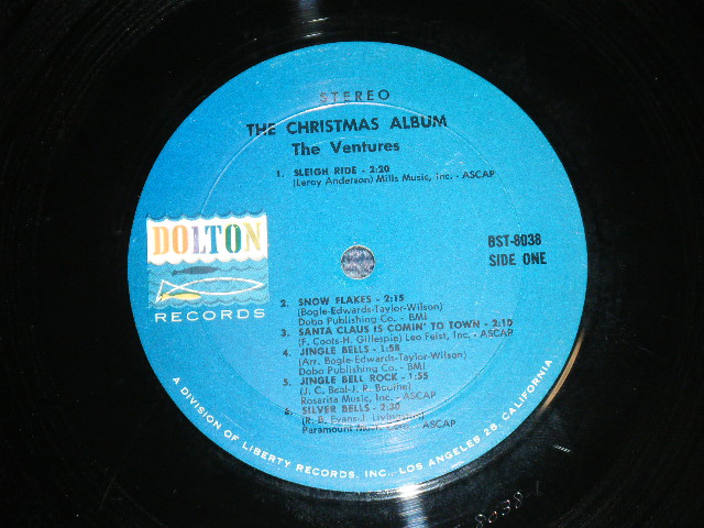 画像: THE VENTURES -  CHRISTMAS ALBUM ( Matrix Number A) -1/B) -2  MINT-/Ex+++  )  /  1966 US AMERICA Version "Blue with BLACK  Print Label" STEREO Used LP 